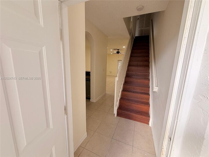 Property Photo: 2232 SE 26th Ln 2232-1 FL 33035