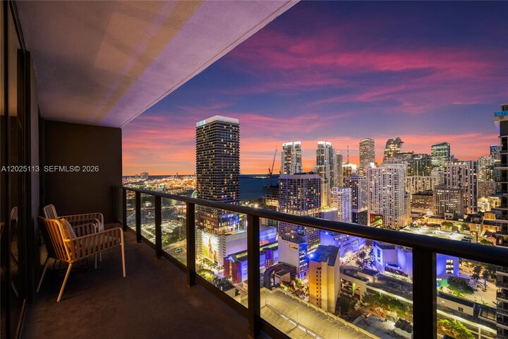 Property Photo:  159 NE 6th St 3105  FL 33132 