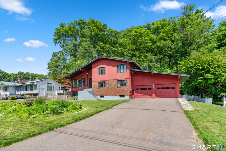 Property Photo:  107 Round Hill Road  CT 06109 
