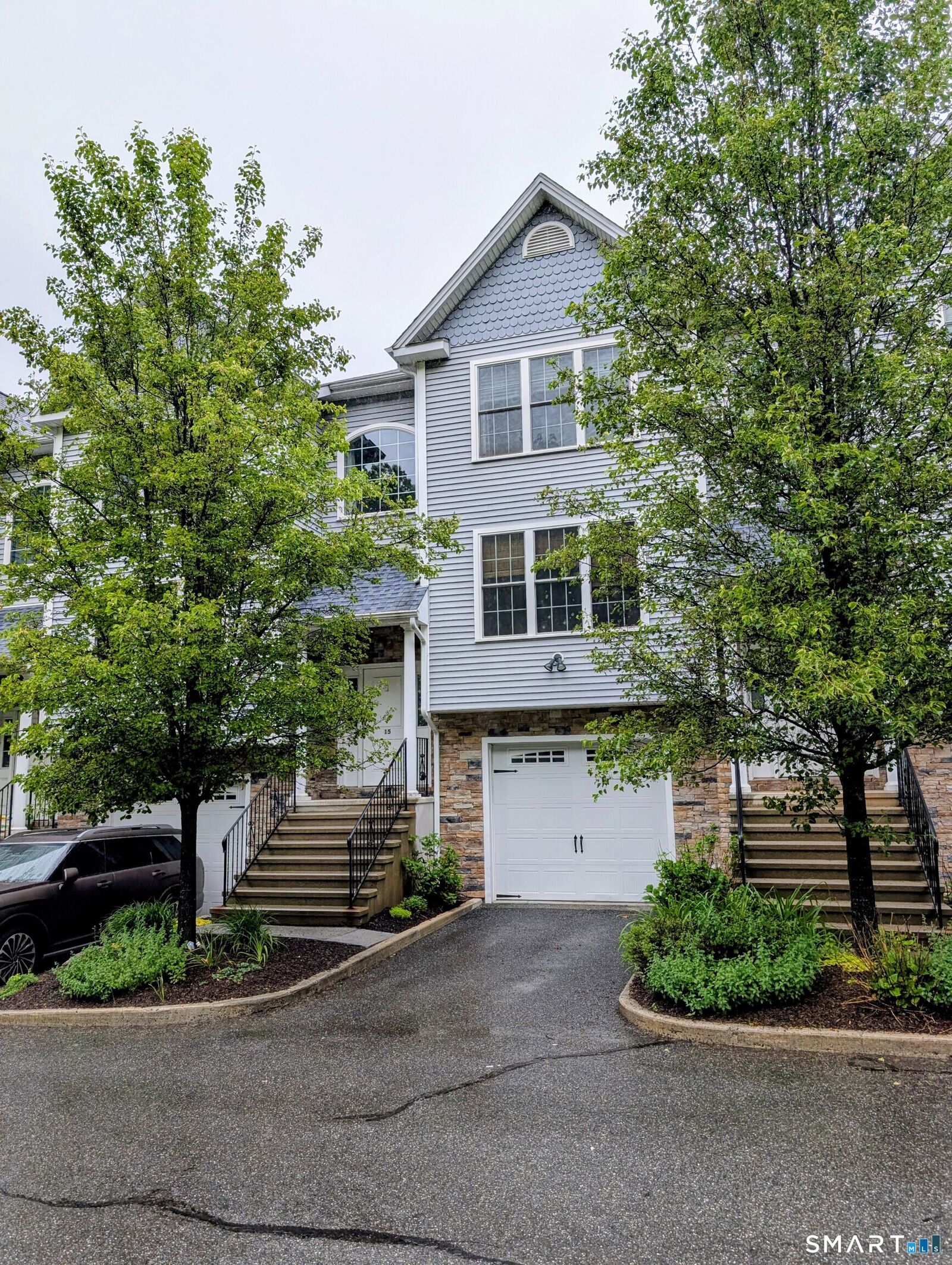 Property Photo:  15 Old Oak Drive 15  CT 06804 