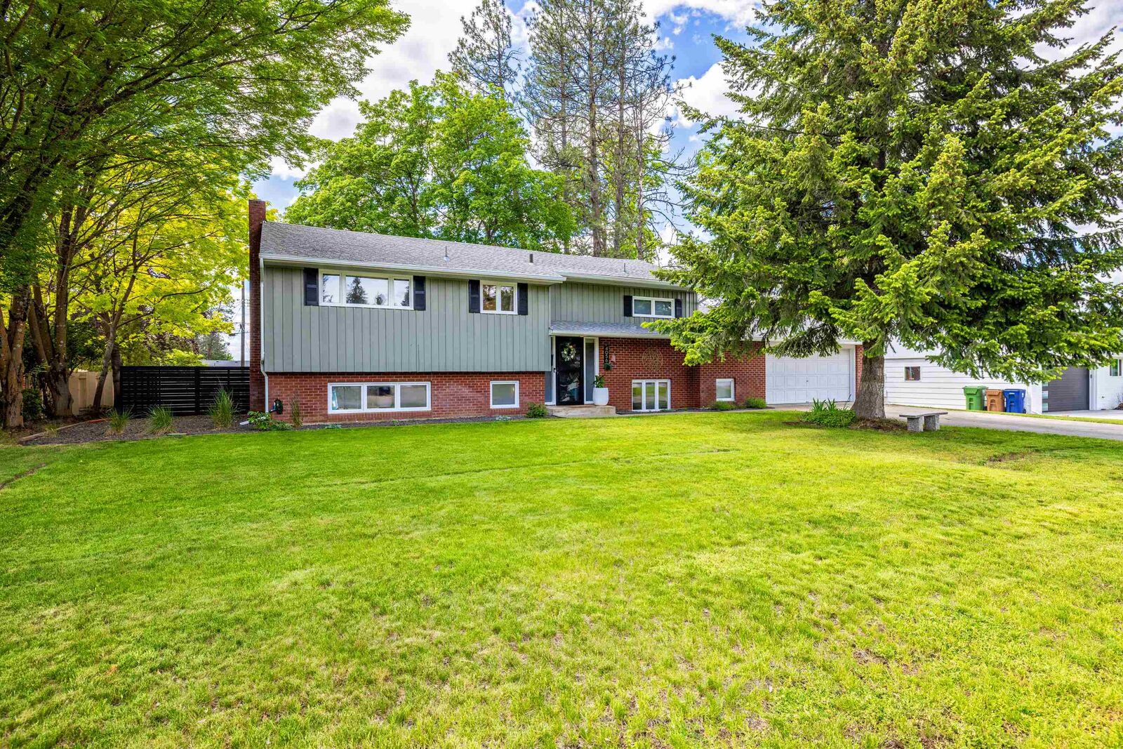 Property Photo: 4056 S Madelia St WA 99203