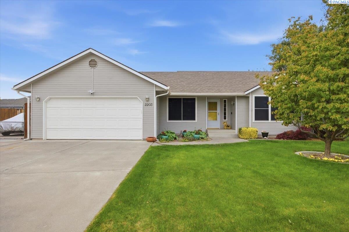 Property Photo: 2203 W 31st Ave WA 99337
