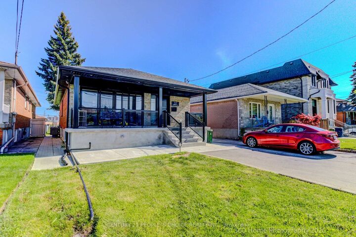 Photo de la propriété:  37 Bentworth Avenue Lower  ON M6A 1P1 