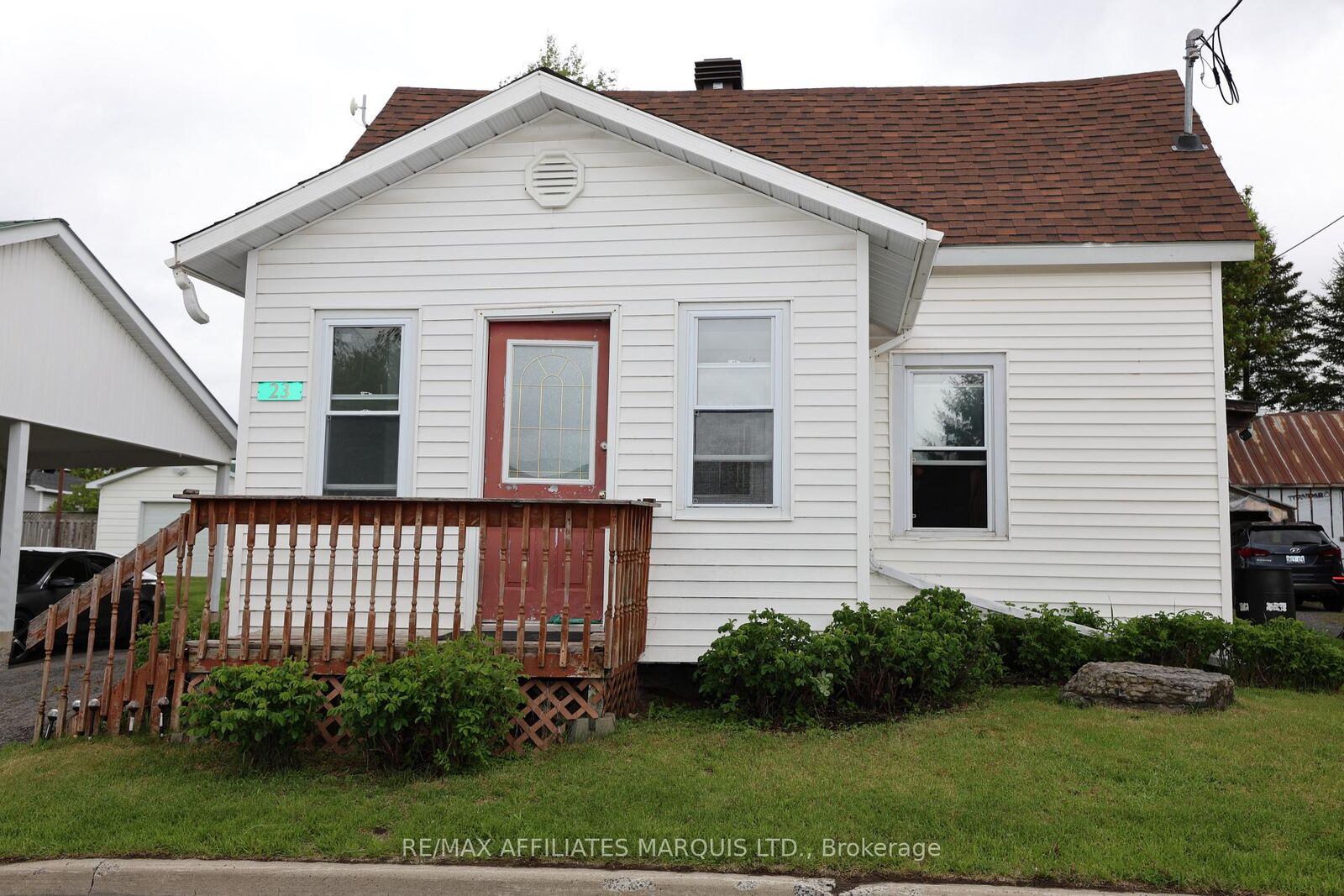 Property Photo: 23 Sabourin Street ON K0C 1W0