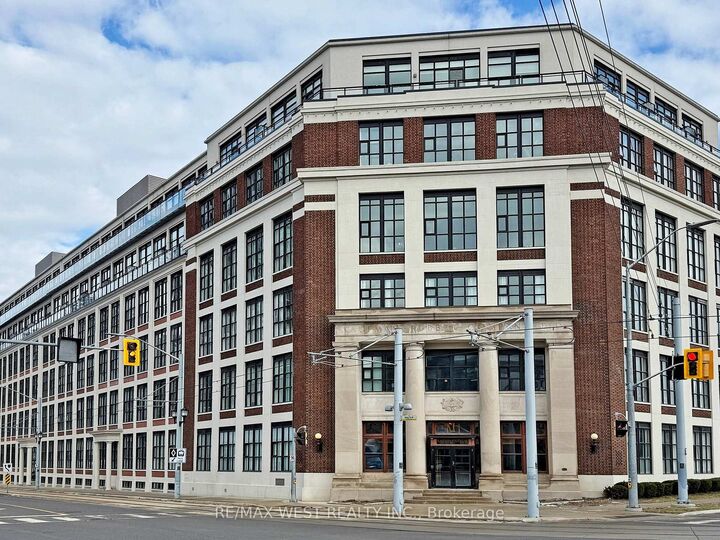 410 King Street W 207 — photo 1