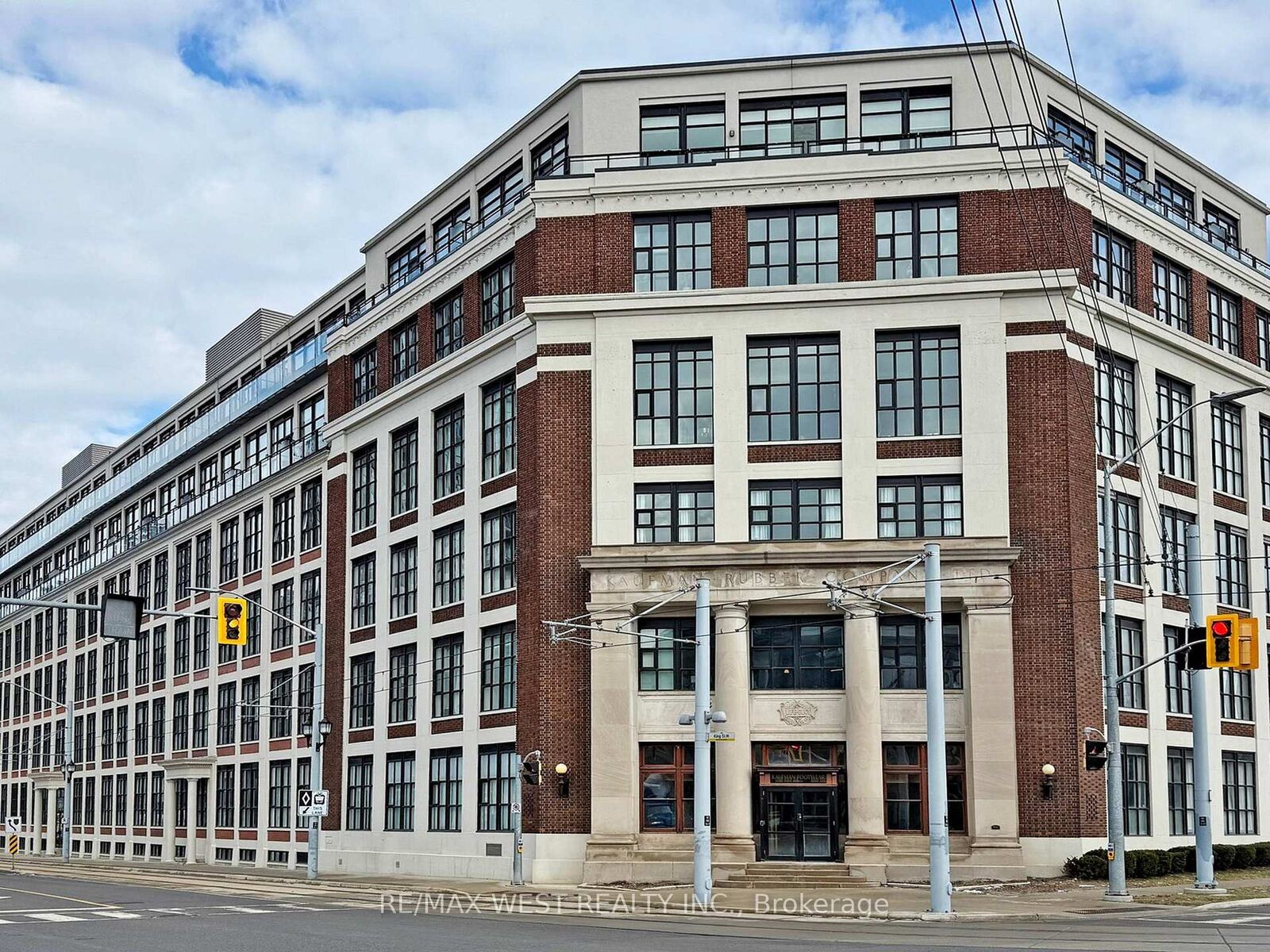Property Photo:  410 King Street W 207  ON N2G 1C3 