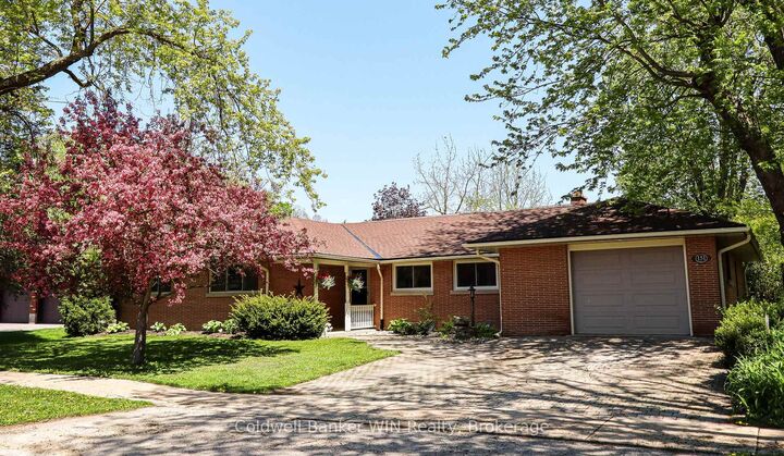 151 Isabella Street E — photo 1