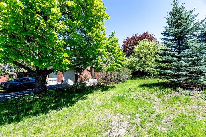 Property Photo: 132 Acklam Terrace W ON K2K 2J5