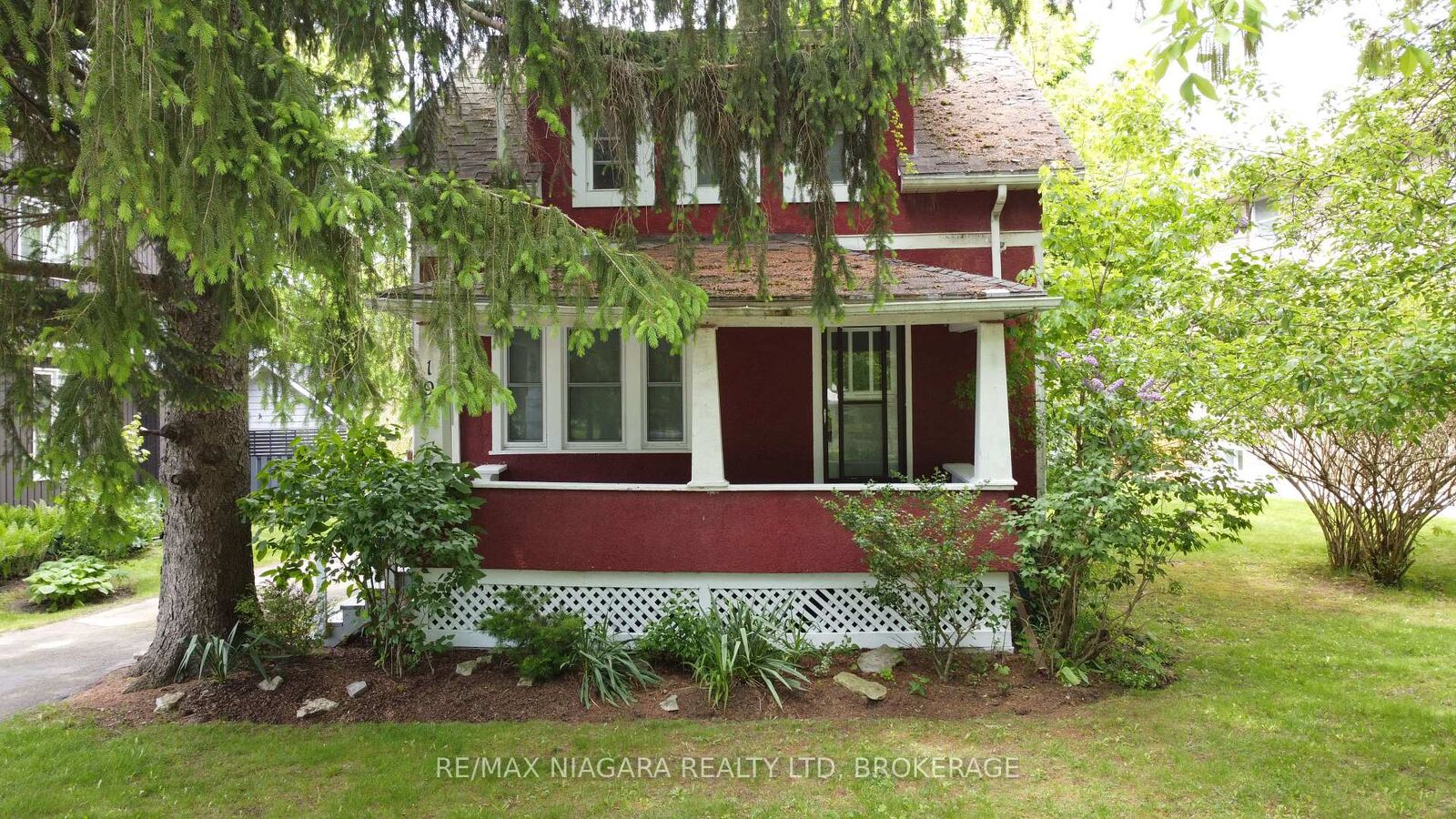 Property Photo: 194 Chippawa Road ON L3K 1T7