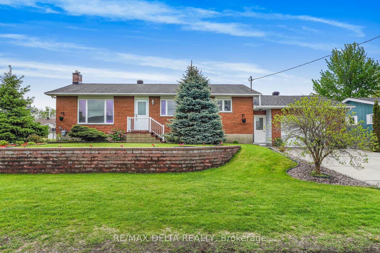Property Photo: 2022 Patricia Street ON K4K 1C1