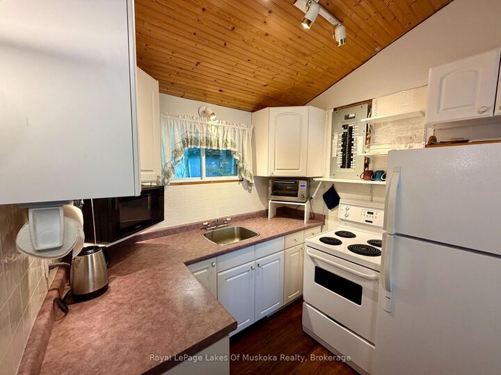 Property Photo:  1082 Lakeshore Drive S  ON P1L 1X3 