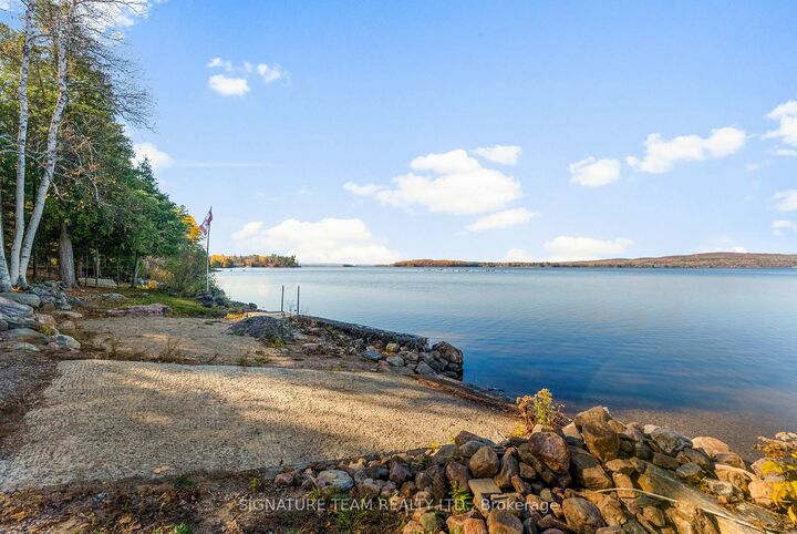 368 B Rocky Point Drive — photo 1