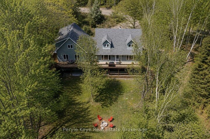 1042 Hillside Crescent — photo 1