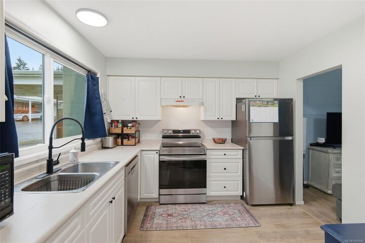 Property Photo:  4110 Kendall Ave 9  BC V9Y 5J1 