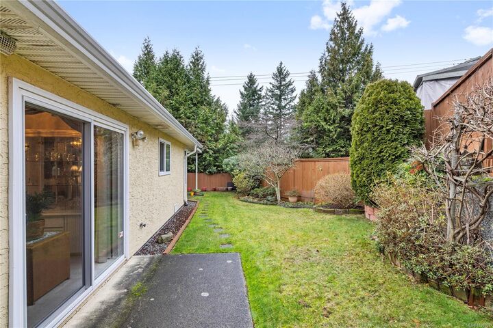Property Photo:  4752 Uplands Dr 2  BC V9T 5V1 
