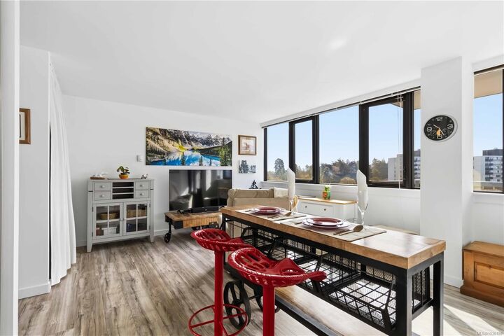 Property Photo:  647 Michigan St 1007  BC V8V 2P7 