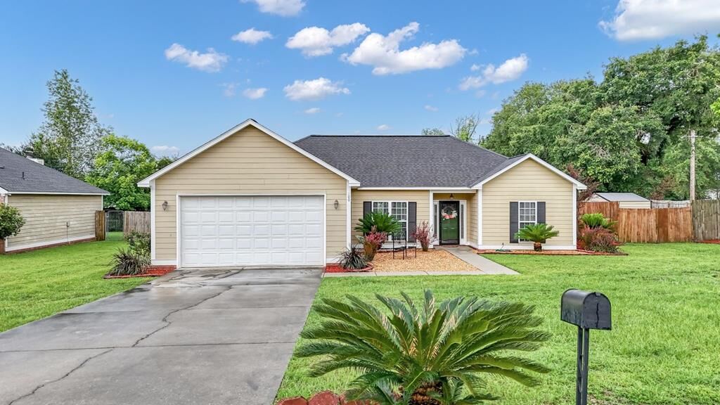 Property Photo:  100 Hedgerow Drive  GA 31763 
