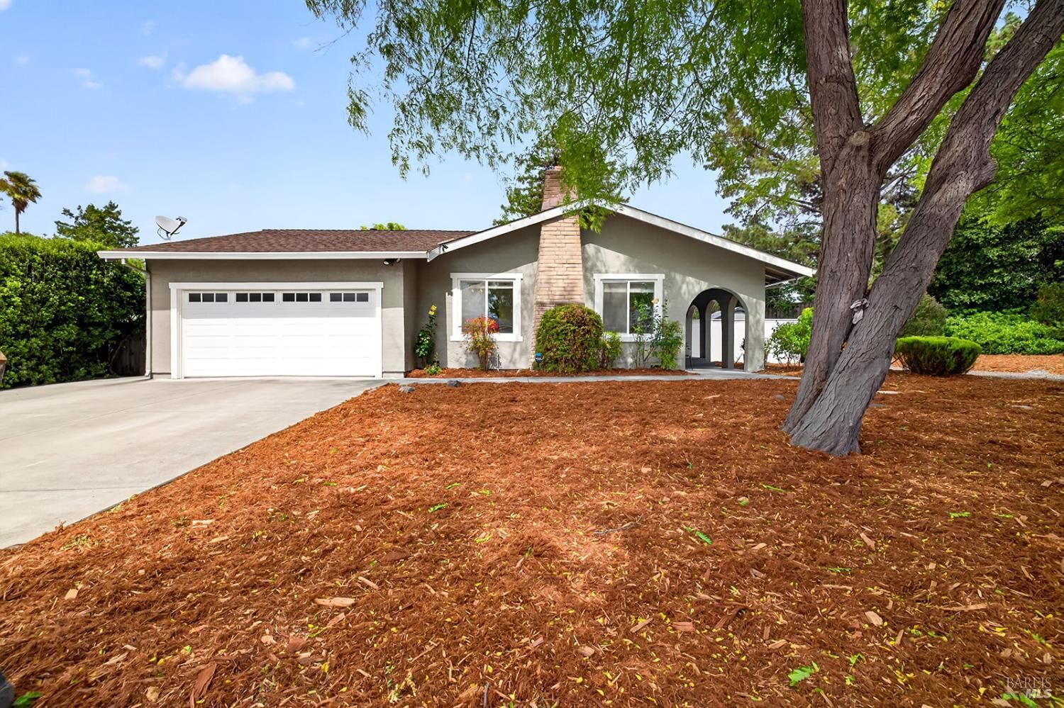 Property Photo:  200 Redwood Circle  CA 94954 