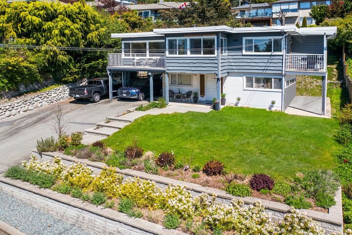 Property Photo: 454 Monteray Avenue BC V7N 3G2