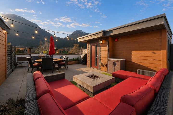 Property Photo:  39769 Government Road 20  BC V8B 0Z1 