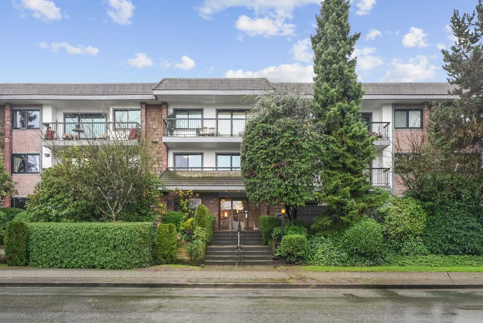 Property Photo: 444 E 6th Avenue 201 BC V5T 1K6