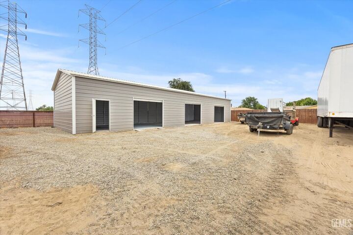 Property Photo:  10906 Dee Dee Avenue  CA 93312 