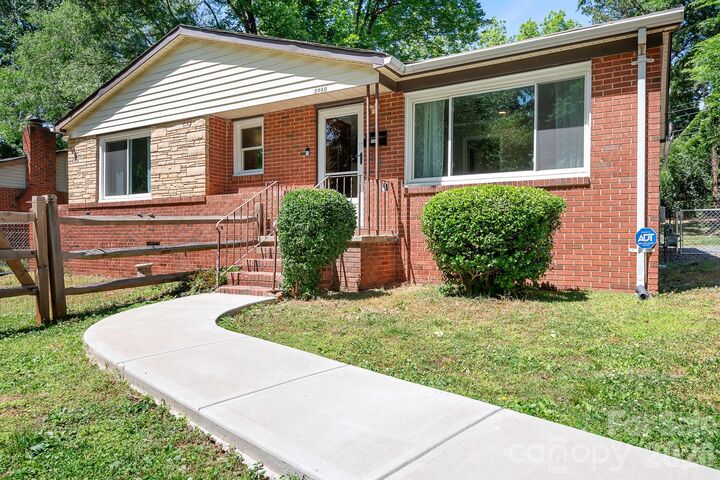 Property Photo: 3960 Bristol Drive NC 28208