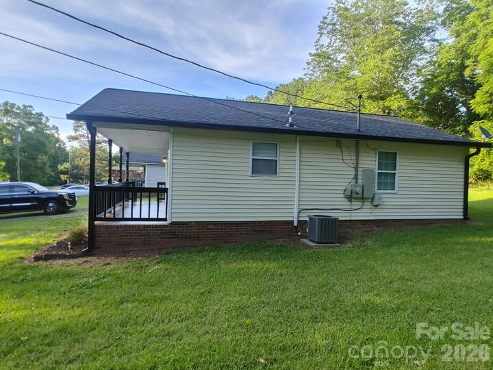 Property Photo: 702 Harmon Road NC 28086