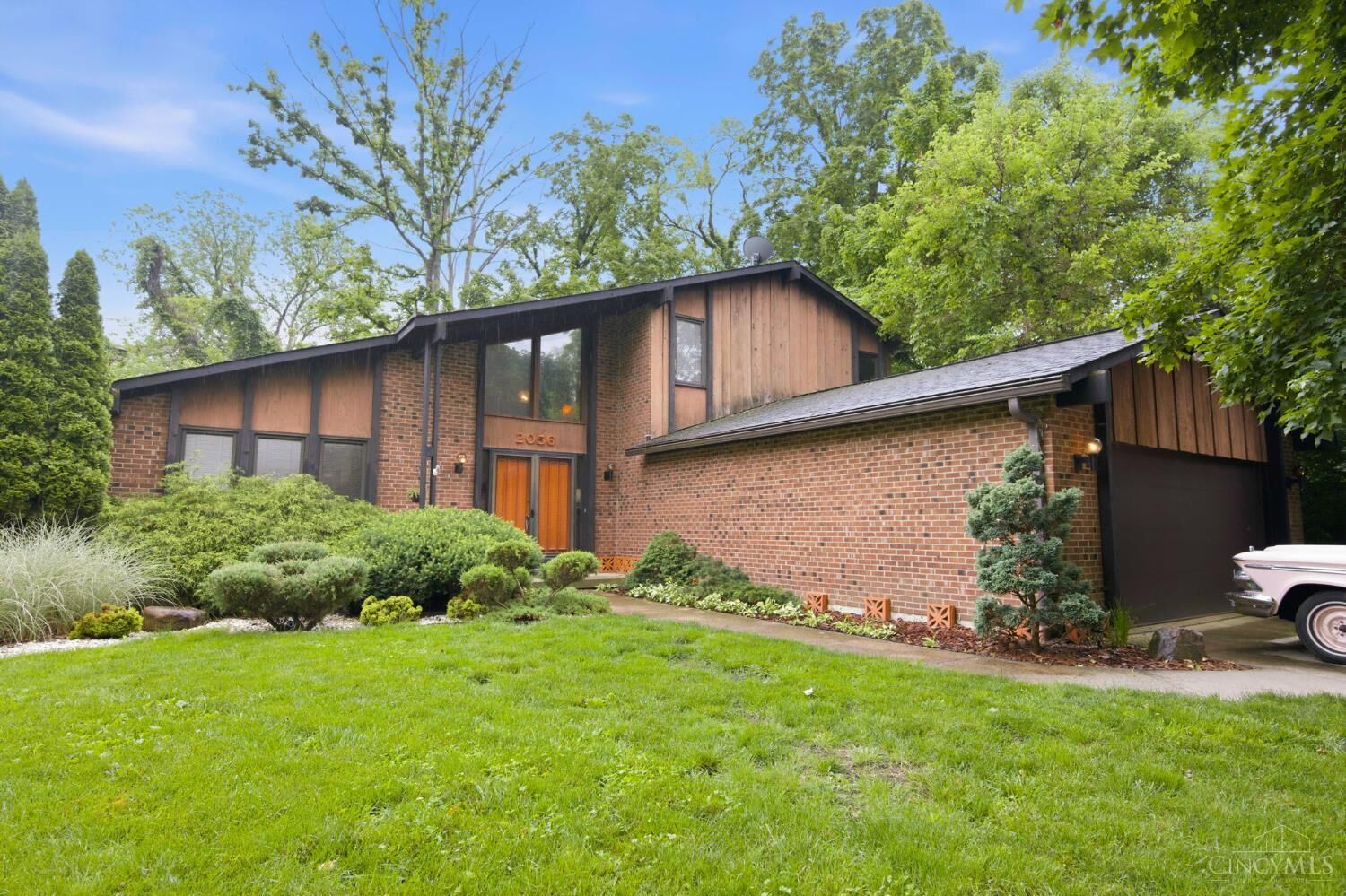 Property Photo:  2056 Persimmon Court  OH 45231 