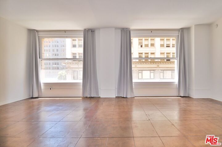 Property Photo: 215 W 7th St CA 90014