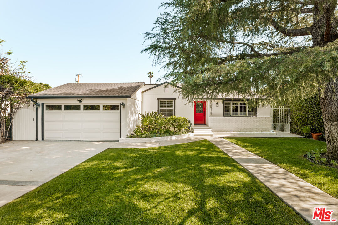Property Photo: 13854 Valleyheart Dr CA 91423