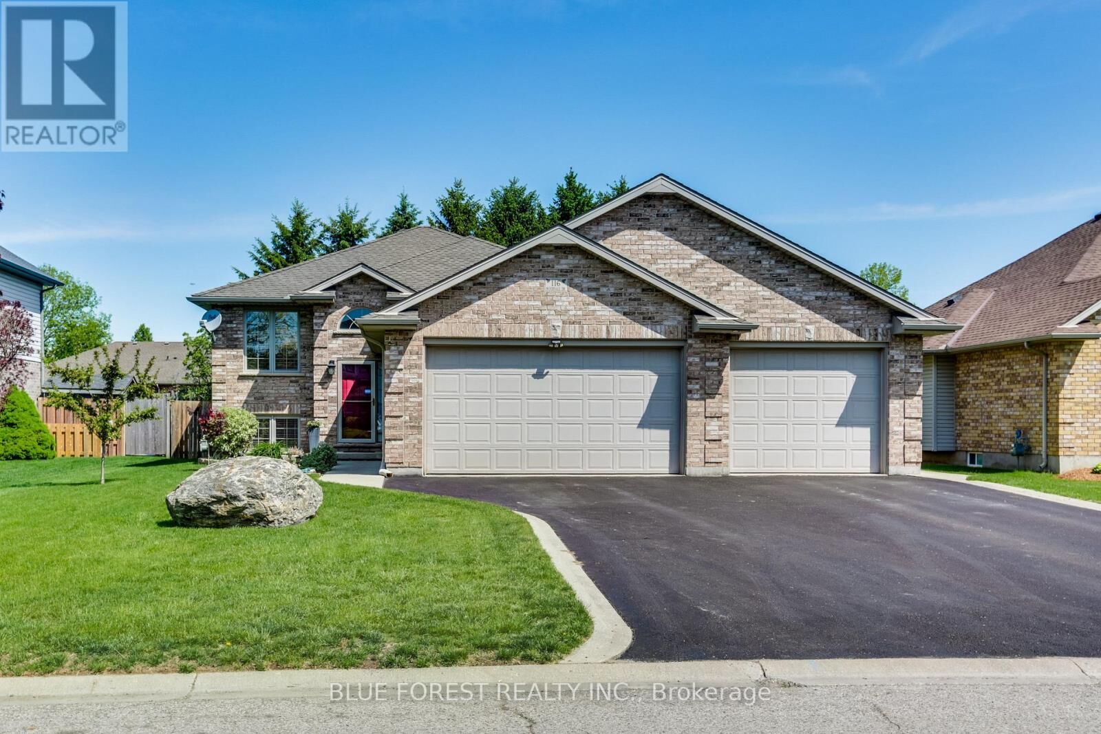Property Photo: 116 Woodvale Drive ON N0L 1G3