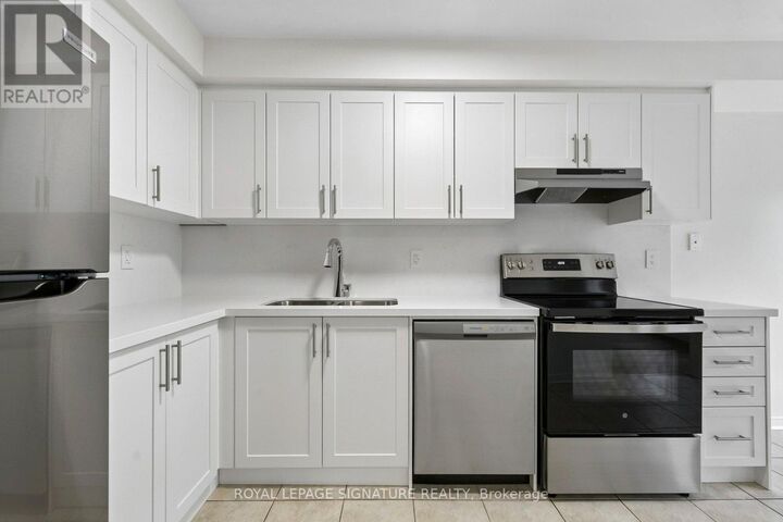 Property Photo:  86 Joymar Drive 100  ON L5M 7Z6 