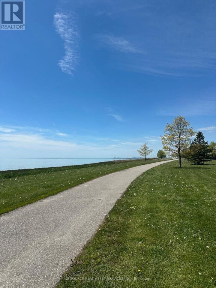 Property Photo:  50 Lakebreeze Drive 421  ON L1B 0V9 