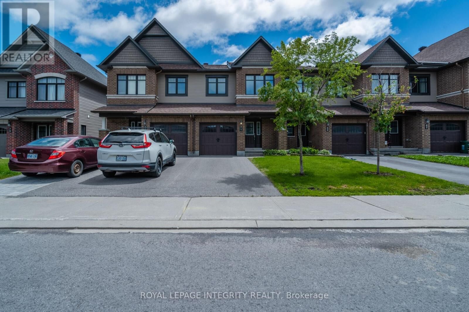 Property Photo: 71 Fallengale Crescent ON K2T 0K9