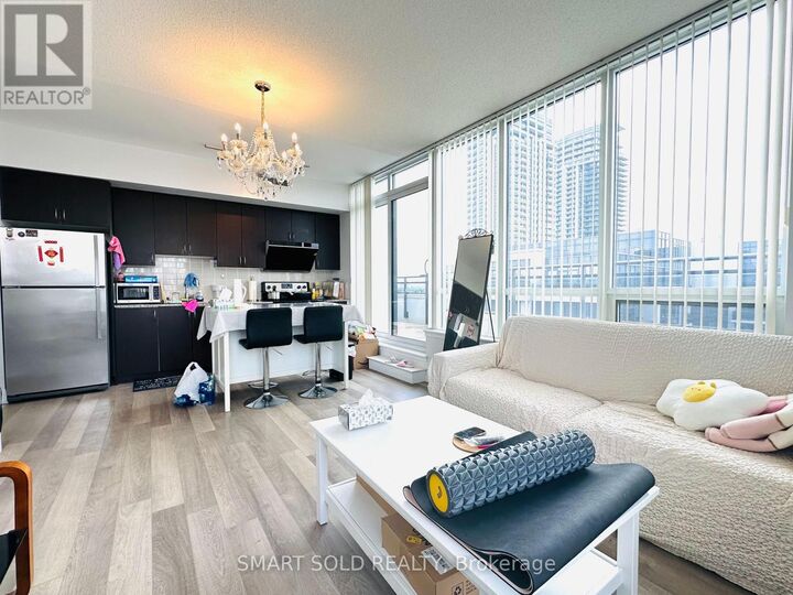 Property Photo:  372 Highway 7 Ph10  ON L4B 0C4 