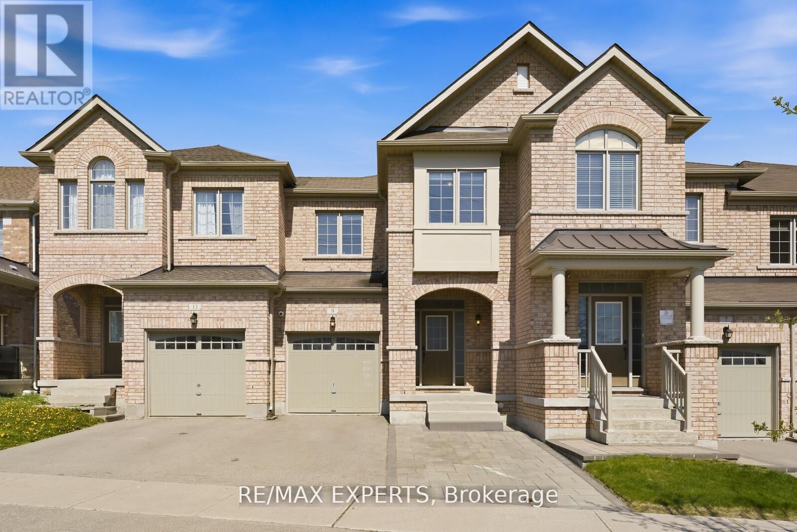 Property Photo: 9 Port Arthur Crescent ON L4E 1B5