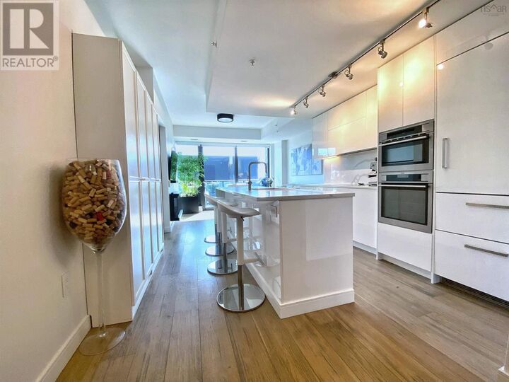 1650 Granville Street 1407 — photo 1