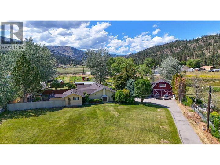 212 Carr Crescent — photo 1