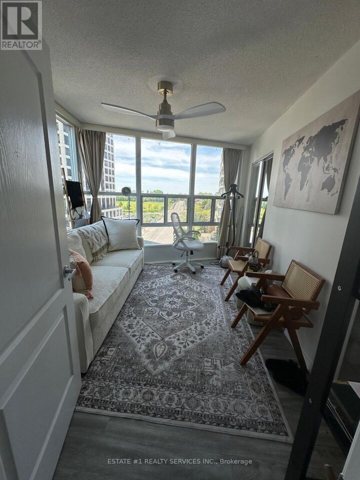 Property Photo:  33 Elm Drive 802  ON L5B 4M2 