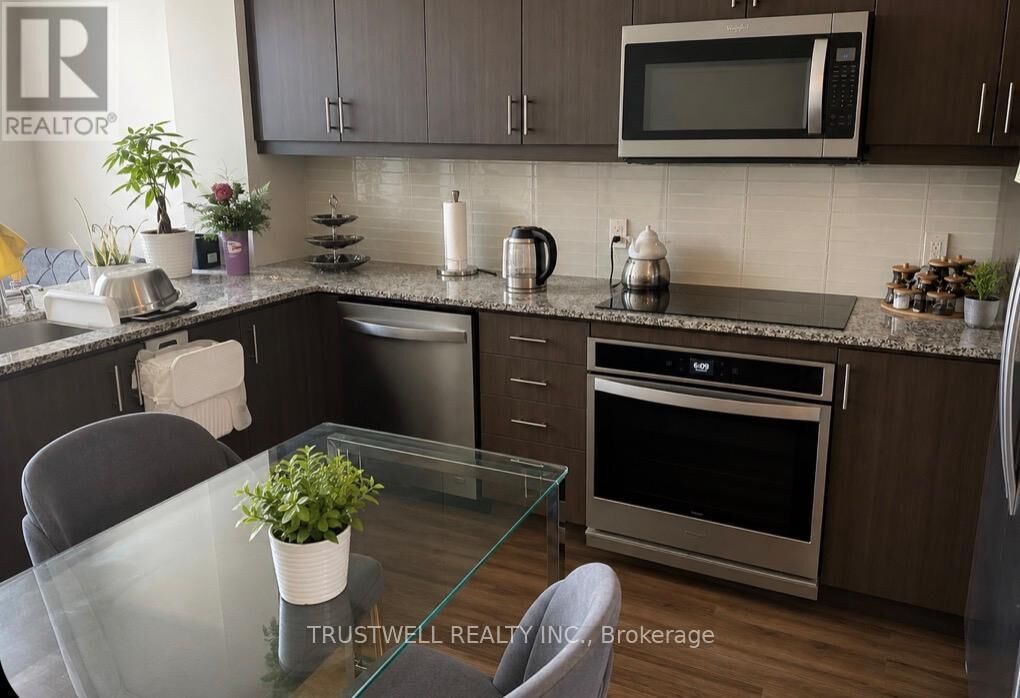 Property Photo: 9618 Yonge Street 1507 ON L4C 0X5