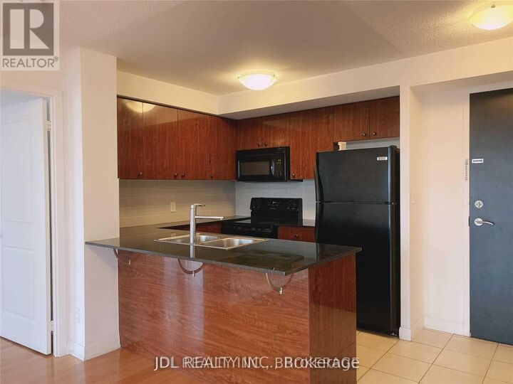 Property Photo: 5791 Yonge Street 803 ON M2M 0A8