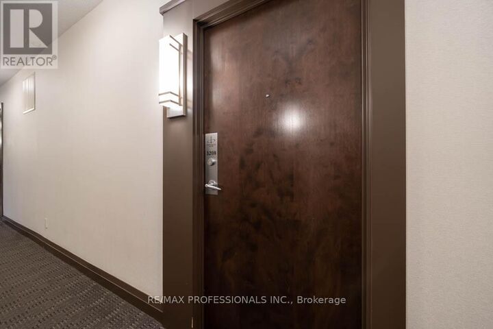 Property Photo: 16 Yonge Street 3208 ON M5E 2A1