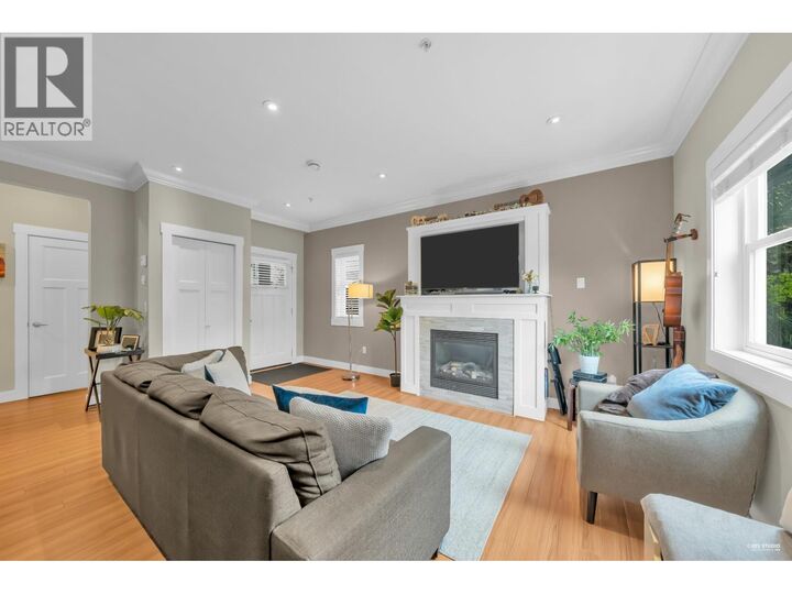 Property Photo:  723 East 12th Avenue  BC V5T 2J1 