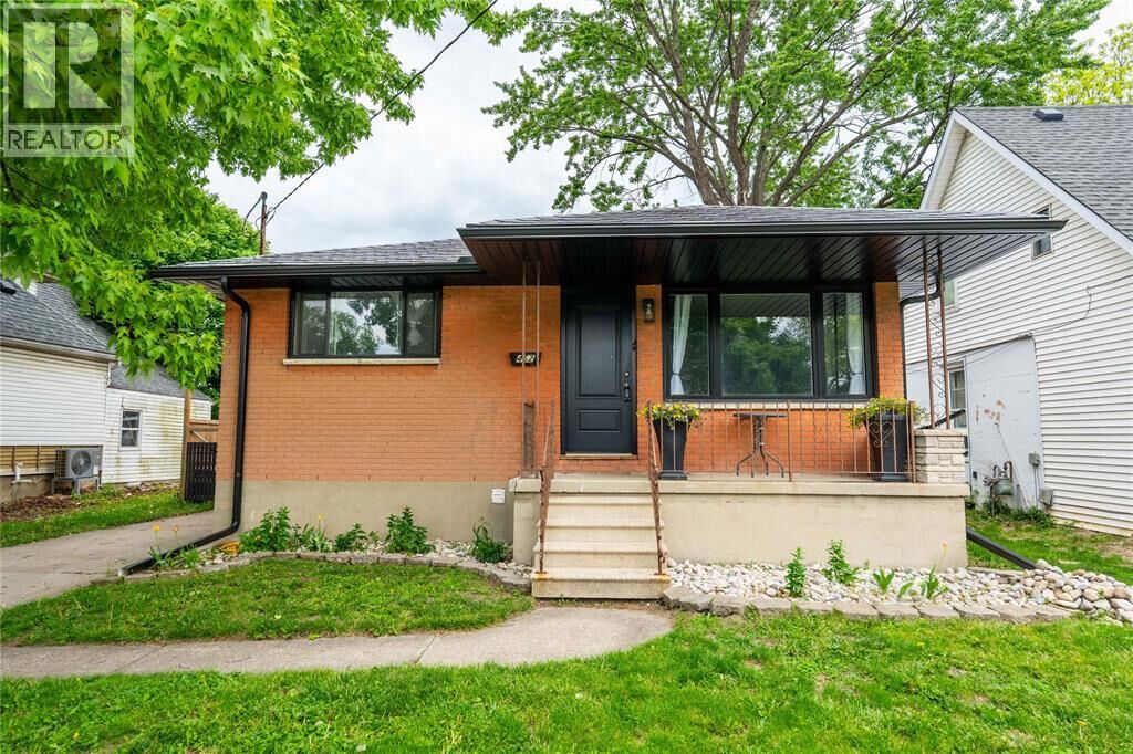 Photo de la propriété:  462 Davis Street  ON N7T 1C4 