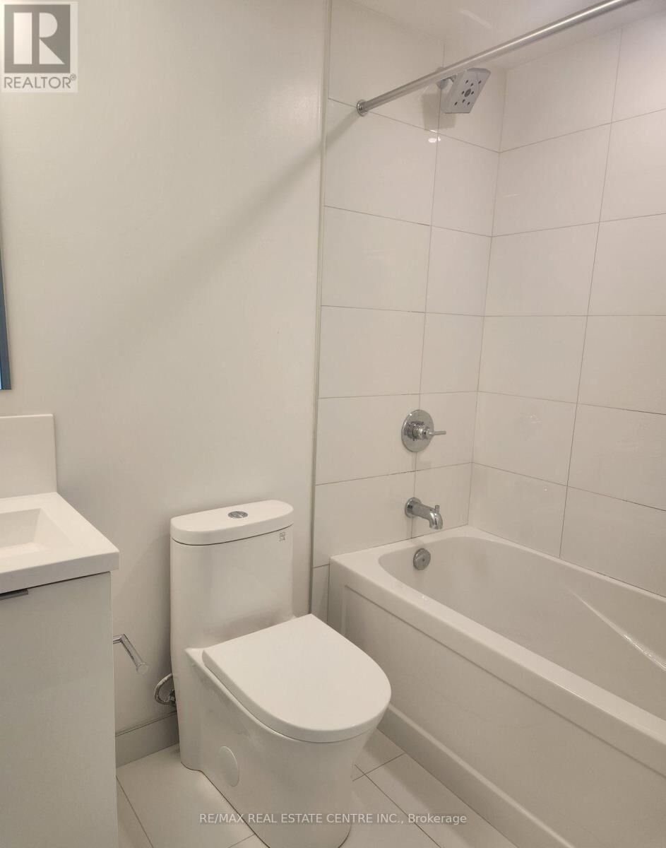 Property Photo:  121 St Patrick Street  ON M5T 0B8 