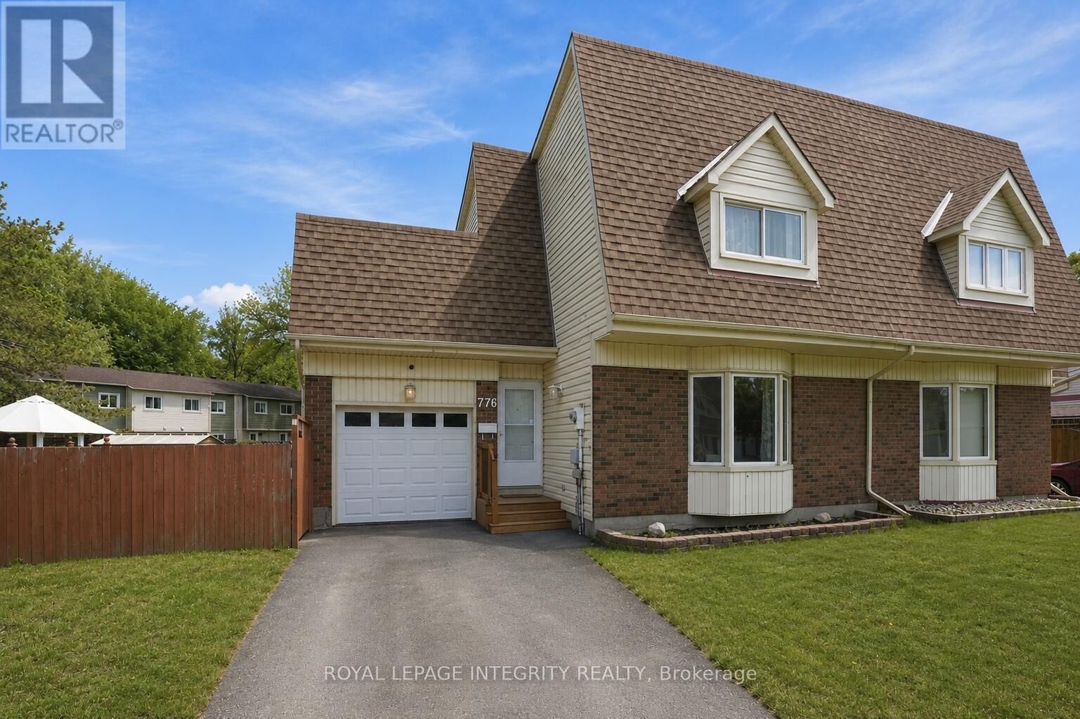Property Photo:  776 Vinette Crescent  ON K1E 1W9 