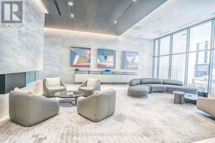 Property Photo:  2221 Yonge Street 1404  ON M4S 0B4 