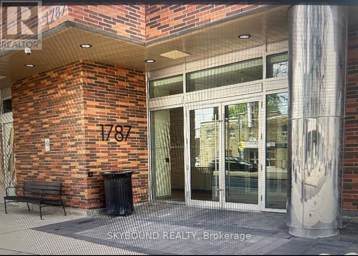 Property Photo:  1787 St. Clair Avenue West 627  ON M6N 0B7 