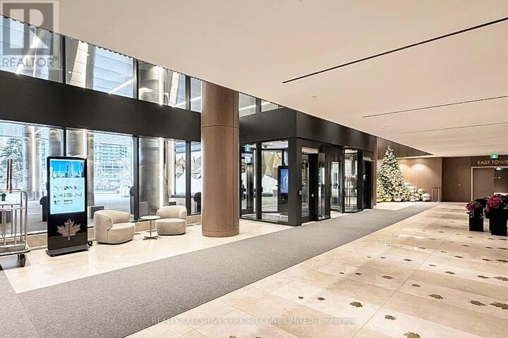 Property Photo:  1 Concord Cityplace Way 5515  ON M5V 0X3 